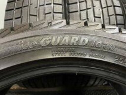 走行短め YOKOHAMA ice GUARD iG30 255/40R19 19インチ スタッドレス 4本 2017年製 audi/A6アバント/A8等　(TA547)クレジットカード QRコード決済可能