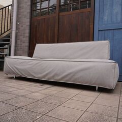 SEMPRE(センプレ)の SO-11 ソフトキューブ 3人掛けソファです！直線的なデザインが魅力のモダンスタイルのソファ。フェザー仕込みのクッションで、快適な座り心地を提供してくれます♪替えカバー付CE229