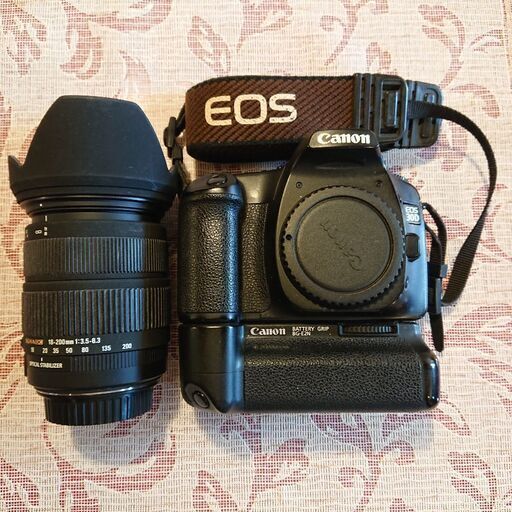 Canon30D美品,バッテリーグリップ,Σレンズ18〜200ミリ,ＳＤカード4GB,ストラップ付セット