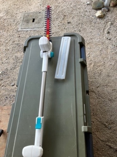 セール 登場から人気沸騰 お話中 植え込み 剪定 電動バリカン トリマー 100v 庭の手入れ その他