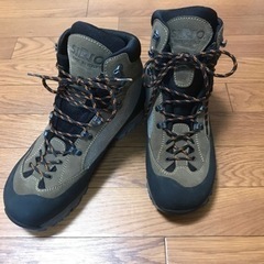 [80％引以上］登山靴　P.F. 65 - GTX
