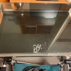 ガラス天板テーブル