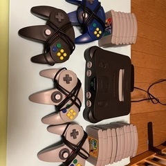 任天堂64 コントローラー4つ　カセット16個の画像