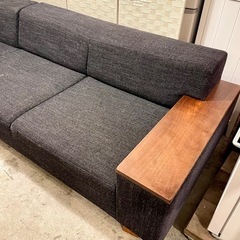 【売約済み】　【39万円】【ジモティー限定！お持ち帰りで5,000円お値引き！】FLANNELSOFA　フランネルソファ　BRICK　ブリック　3シーター 3Pソファ 木肘 ウォールナット 無垢材 カウチ　ワイド　検　ネイビー　グレー　テーブル　ソファテーブル　肘掛け　肘置き　サイドテーブル　ウォルナット