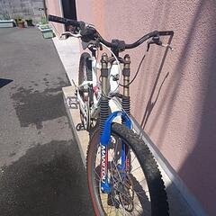 ダウンヒル　マウンテンバイク