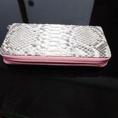 【新品未使用】かなりお買い得です。パイソン本革長財布