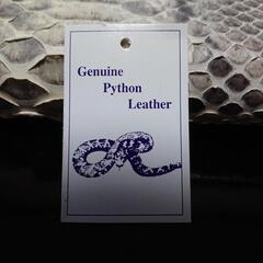 【新品未使用】かなりお買い得です。パイソン本革長財布