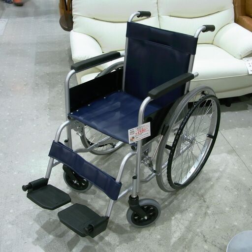 美品 カワムラサイクル スチール製標準型車いす KR801N-S-R 車椅子 車イス 折りたたみ【モノ市場 東海店】139