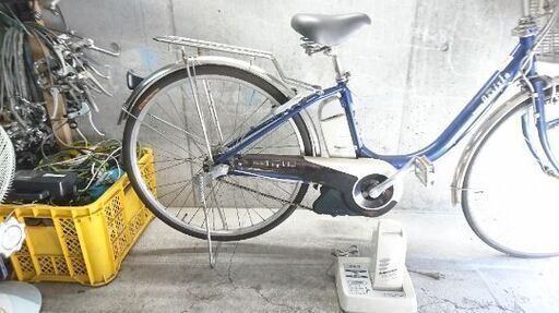 自転車中古　電動アシスト自転車　BRIDGESTONE　Assista　内装3段変速　ハンドルロック搭載　手元ライト　ソーラーテールランプ付き　カゴリアキャリア(チャイルドシート取り付け可能)　マスターキー2個　充電器1個バッテリー2個(動作確認済み)　タイヤ26インチ　カラーブラウン 電動アシスト自転車中古 BRIDGESTONE Assista 内装3段変速 手元ライト