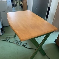 【ネット決済】折りたたみできる木製テーブル