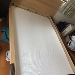 IKEAのダブルベッド