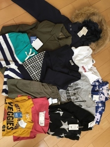 130cm男子洋服　ほぼ新品タグ付き　コート2着あり