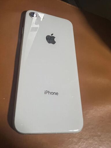 iPhone8 256GB au シルバー SIMロック解除済み 右上割れあり