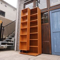 THE CONRAN SHOP  取り扱い スペインのPunt MoblesよりVincent Martinez デザイン Literatura チェリー材 書棚。機能性の高いスライドブックシェルフ♪CE233