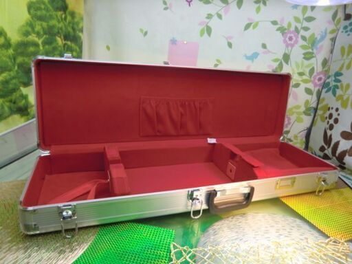 限定販売　7.500円　沖縄三線専用　一丁入アルミハードケース　　斬新なデザイン