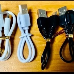 USB 4つ　ホワイトとブラック