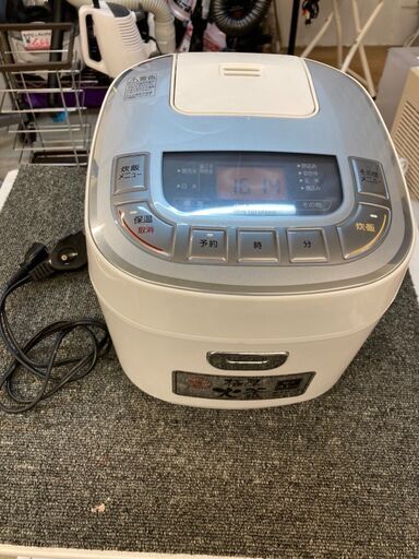 ☆中古￥7,700！【会員価格￥7,700】IRIS OHYAMA　5合マイコン炊飯　炊飯器　家電　ERC-MC50-W型　2018年製　【BE172】