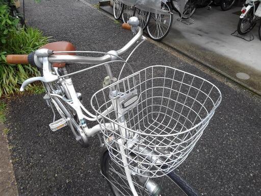 中古自転車２０５７　前後タイヤ新品！　ブリヂストン　ロココ　L２７３　２７インチ　３段ギヤ　LEDダイナモライト