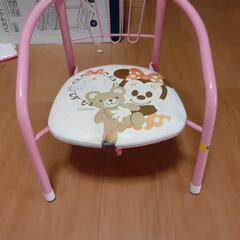子供用の椅子。