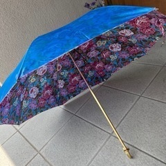 折りたたみ傘　ブルーに薔薇の花柄傘