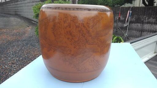 火鉢　陶器松の老木図