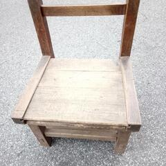 小学校の木製いす　木製椅子　座面横幅約４１cm　座面高さ約３３.５cm