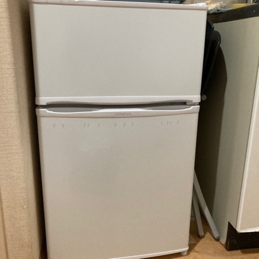2ドア冷蔵庫　90Ｌ　SP-90Ｌ2-ホワイト　　　　昨年購入しましたがもう少し大きいサイズが必要になったので売ることにしました。