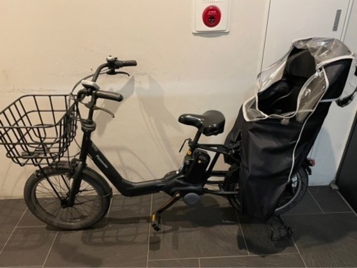 屋内保管、電動自転車、子供の椅子と雨具つき