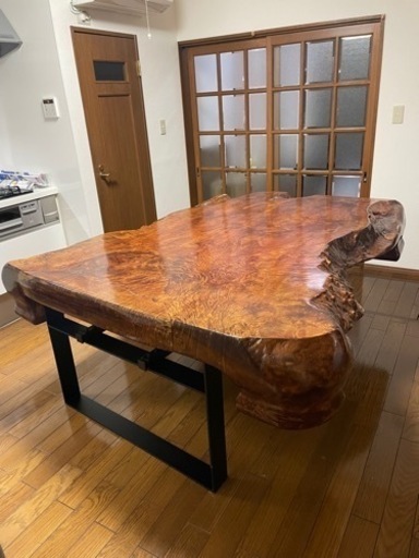 天然木　ダイニングテーブル　一枚板　1900cm x 1600cm 厚さ13cm