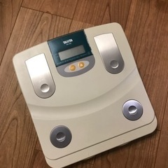【ネット決済】タニタ　体脂肪計付体重計　TBF-602
