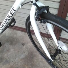 クロスバイク CHEVROLET ６段変速 700 アルミ ホワイト 配送無料