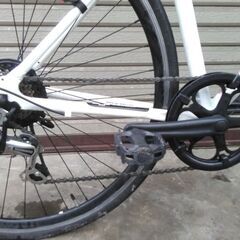 クロスバイク CHEVROLET ６段変速 700 アルミ ホワイト 配送無料