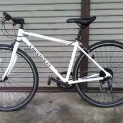 クロスバイク CHEVROLET ６段変速 700 アルミ ホワイト 配送無料