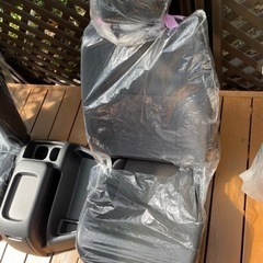 引き取る方確定しました】ハイエースの運転席、助手席の純正シート(未使用)