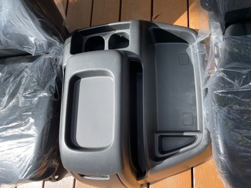 【引き取る方確定しました】ハイエースの運転席、助手席の純正シート(未使用) 引き取る方確定しました】ハイエースの運転席、助手席の純正シート(未使用)