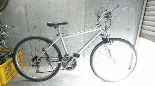 自転車中古 クロスバイク FUJI SAGRES 外装変速7×3 フレームサイズ410 タイヤ26インチ