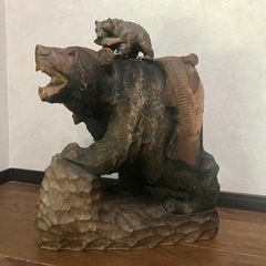 熊と鮭の木彫り　大小親子セット