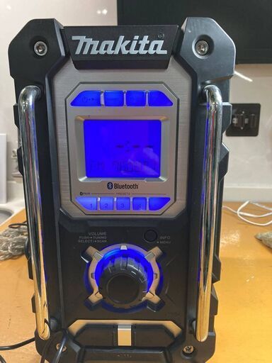 Makita MR108B Bluetoothラジオ