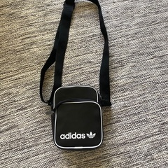 adidasショルダーバック