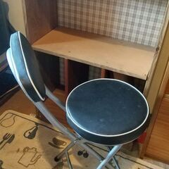おしゃれな丸椅子、チェア（出品中の家具と一緒にお引き取りで０円）