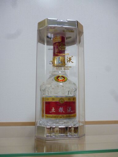 大幅値下げ！AMAZONの半額以下です。五粮液 (ごりょうえき) 透明瓶 52度 500ml : 食品・飲料・お酒