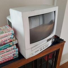 ブラウン管TVと日本昔話ビデオデッキのセット