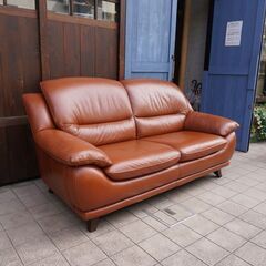 IDC OTSUKA(大塚家具)のオースチン 総革張り2人掛けソファーです！高めの背もたれと厚革のクッションが心地よい座り心地を提供してくれる、エレガントなワイドタイプのラブソファです♪CE314