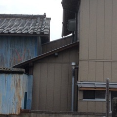 雨樋、ベランダのトタンをしまう雨戸レール、トタン屋根、台所の天井 − 埼玉県