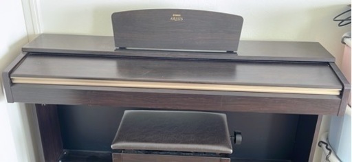 電子ピアノ（YAMAHA ARIUS）
