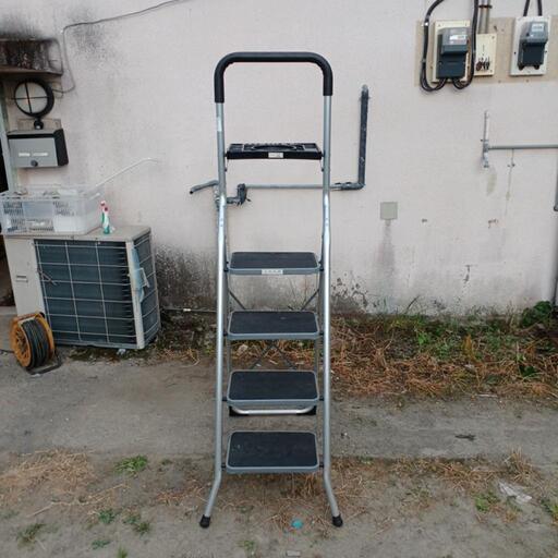 美品　作業台付脚立