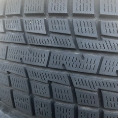 アルミ付きスタッドレスタイヤです。