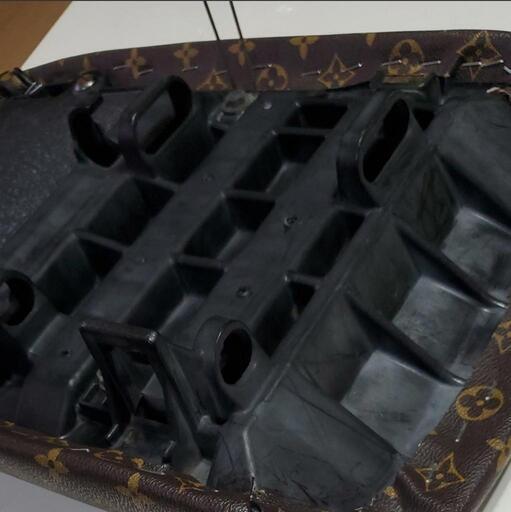 ホンダ　ズーマー　シート　張り替え　あんこぬき