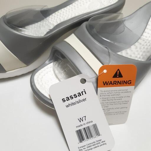 crocs / sassari W7 (23cm)white/silver (masapon)  熊本の靴《サンダル》の中古あげます・譲ります｜ジモティーで不用品の処分