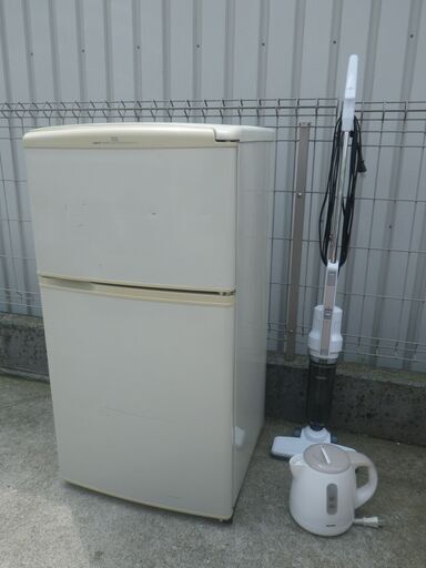 ■配達可■サンヨー 2ドア冷蔵庫＆アイリス掃除機＆電気ケトル 3点セット 動作確認済み